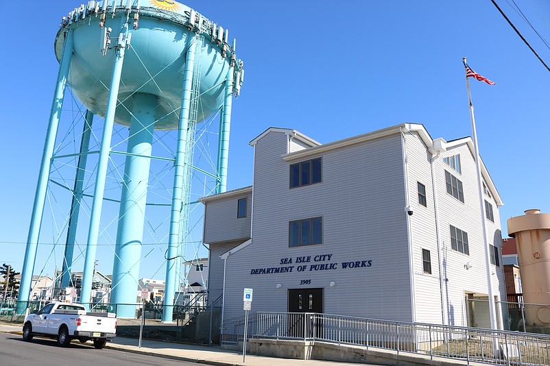 The webcam is installed on Sea Isle's Public Works building overlooking the intersection of 40th Street and Central Avenue.