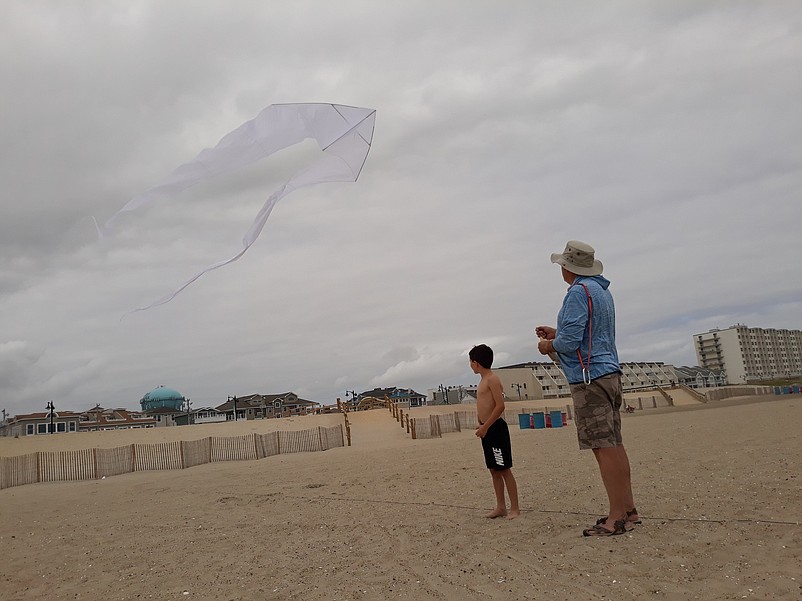 Tom McAdams, of Horsham, Pa., teaches his 9-year-old grandson, Michael, how to fly a kite during a post-Labor Day getaway at the shore.