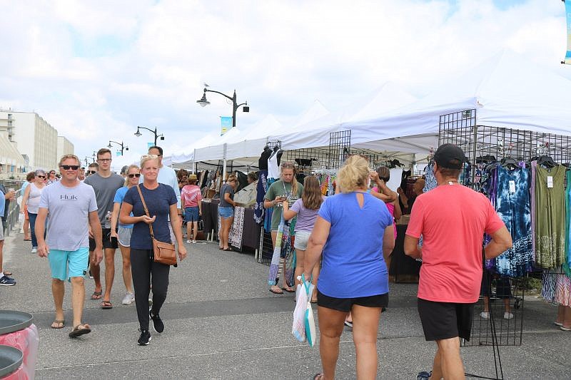 Shoppers check out the array of vendors lining the Promenade during the 2023 Fall Family Festival.