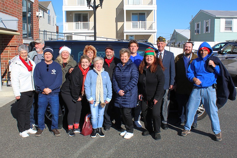 Mayor Leonard Desiderio, center, with volunteers. (Photo courtesy of Sea Isle City)