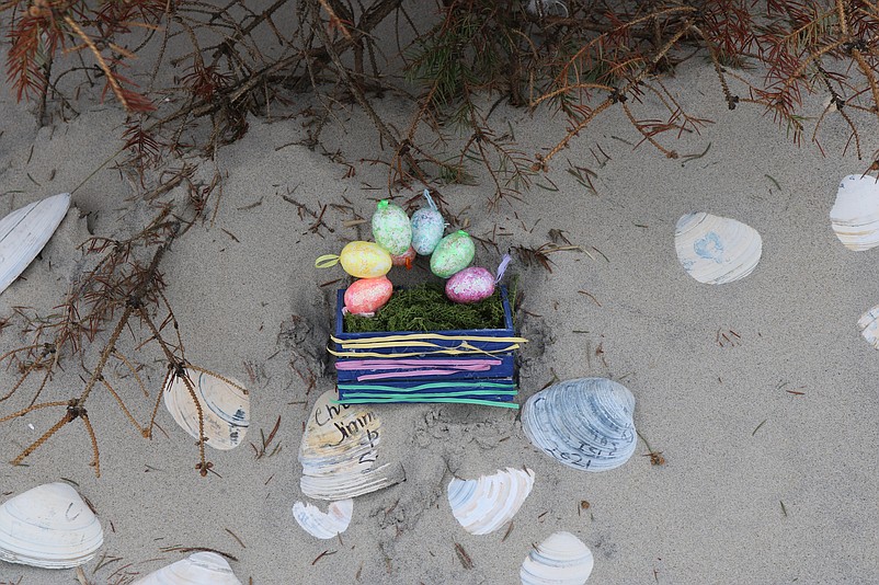 A tiny basket of miniature Easter eggs is part of the tree's decorations.