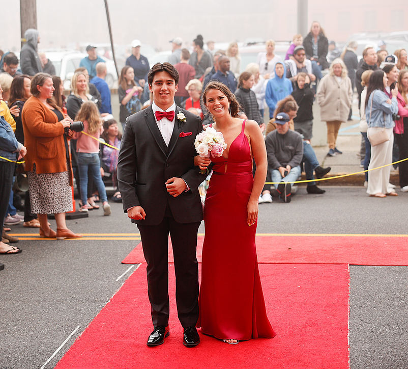 Paul Tjmoukaris and Andi Helphenstine walk the red carpet. (Photos by Kerri J Photography)