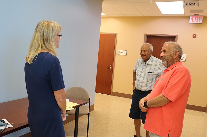 Christine Bechtelheimer speaks with Councilman Jack Gibson, center, and Mayor Leonard Desiderio in 2022 about the possibility of expanding jitney service.