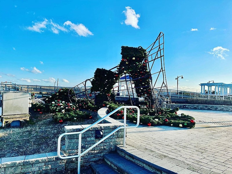 The tree's metal frame, ornaments and artificial branches are scattered on the ground. (Photo courtesy of SIC Chatter Facebook forum)