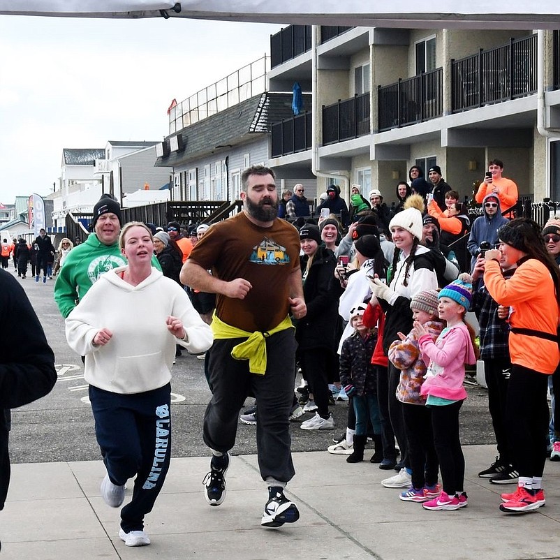 Jason Kelce is greeted by cheers from his fans while running on the Promenade in the Mike's Seafood Run-Walk for Autism on Feb. 17. (Photo courtesy of Mike's Seafood Facebook page)