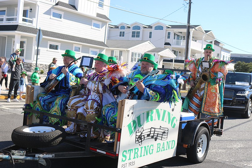 The Durning String Band serenades the crowds.