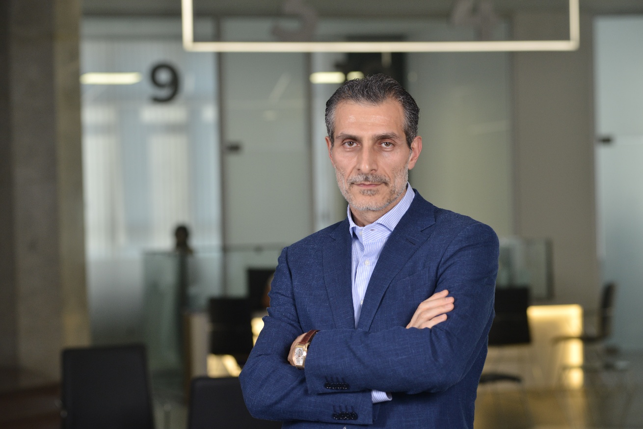 Изображение выглядит как человек, одежда, Человеческое лицо, в помещении

Содержимое, созданное искусственным интеллектом, может быть неверным.