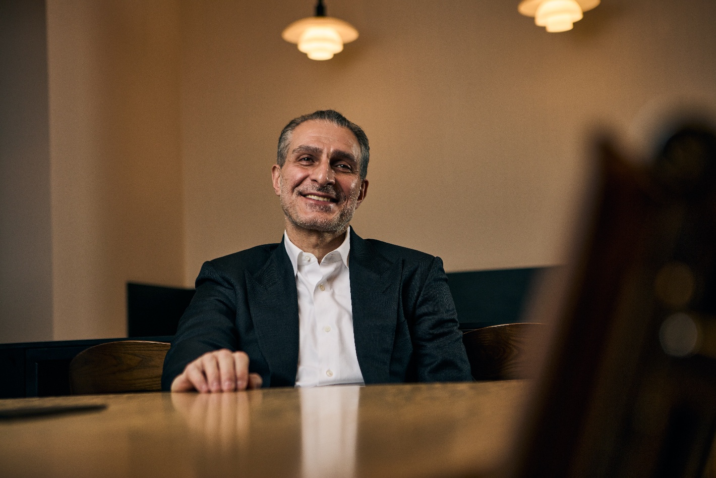 Изображение выглядит как Человеческое лицо, в помещении, стена, одежда

Содержимое, созданное искусственным интеллектом, может быть неверным.