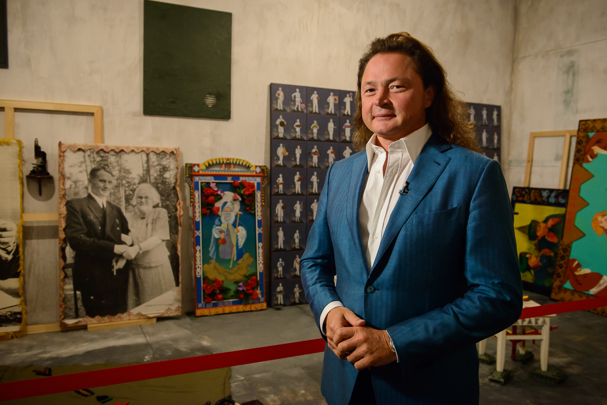 Изображение выглядит как одежда, человек, Человеческое лицо, стена

Содержимое, созданное искусственным интеллектом, может быть неверным.