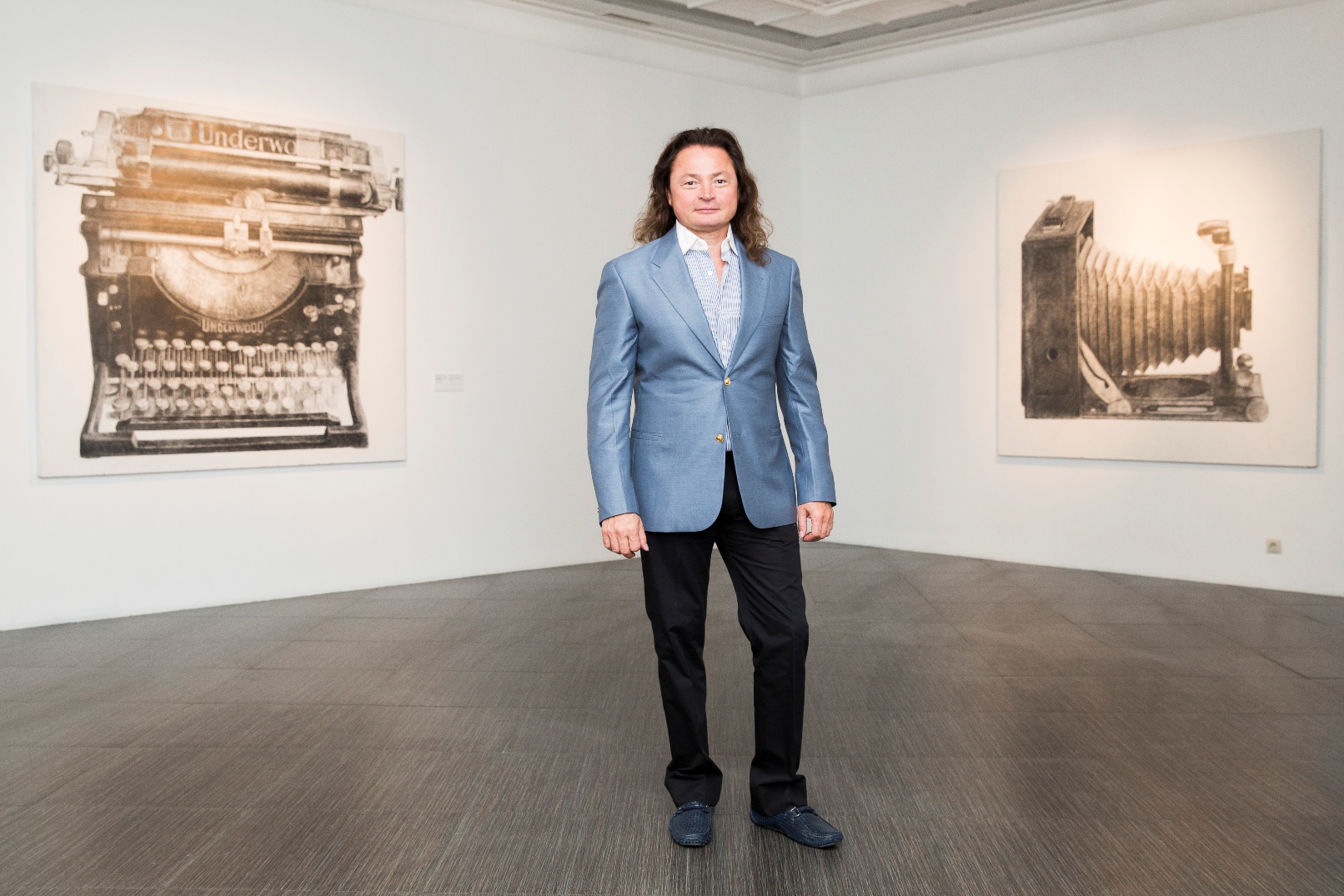 Изображение выглядит как одежда, стена, искусство, в помещении

Содержимое, созданное искусственным интеллектом, может быть неверным.