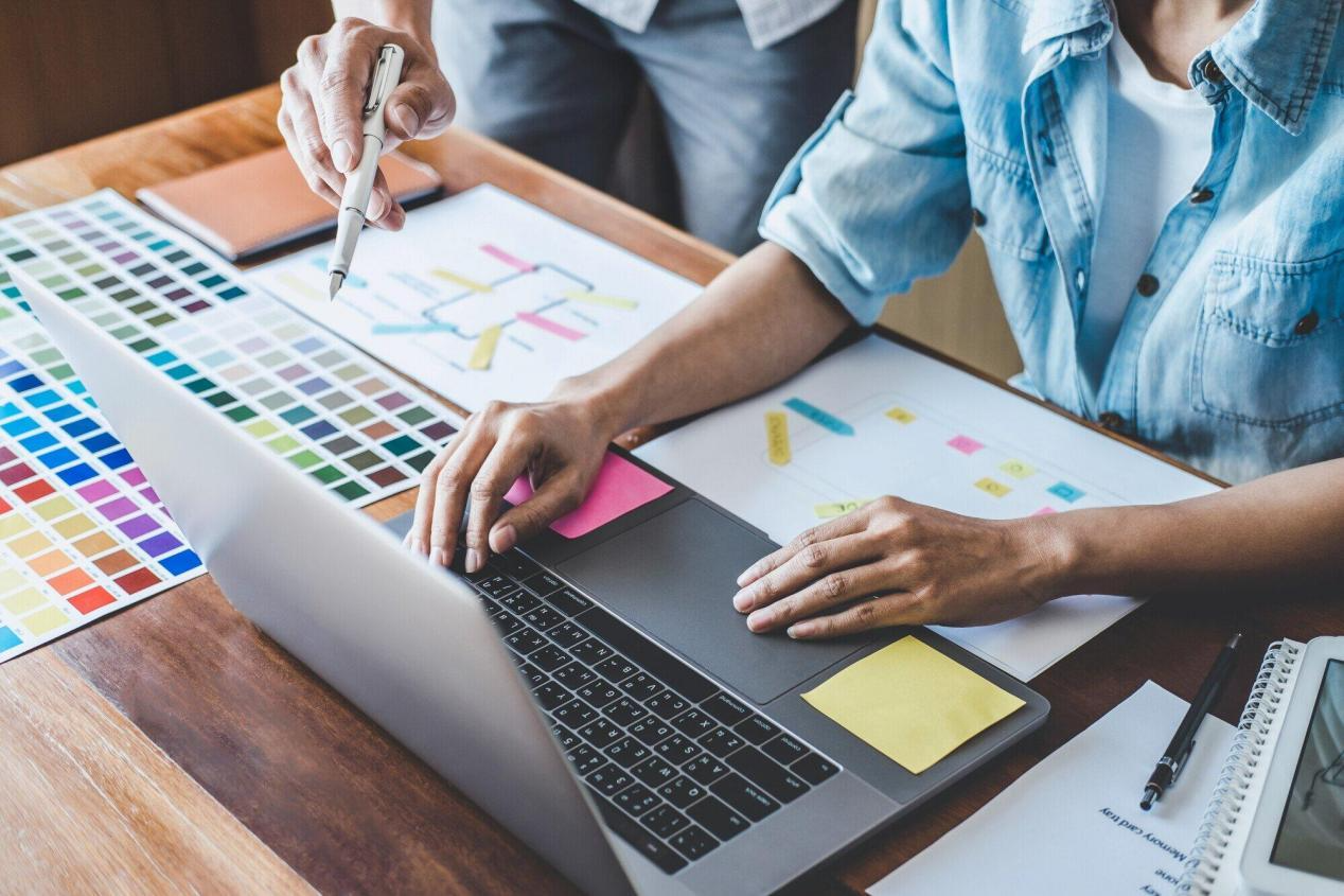 Team-of-Creative-WebGraphic-De