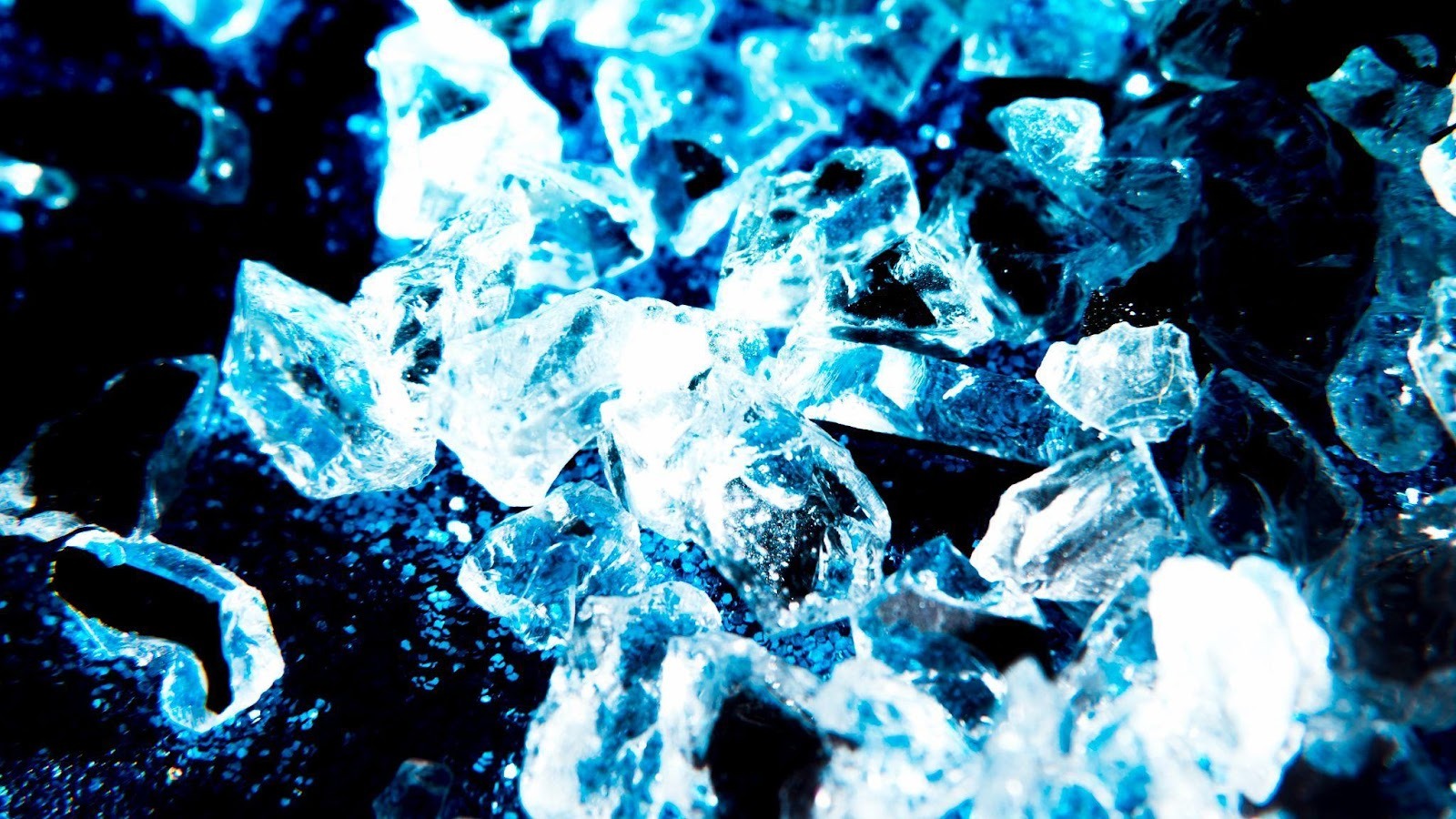 A close-up of a blue crystal

AI-generated content may be incorrect.