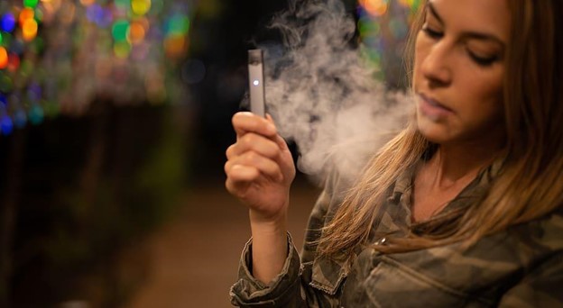 5 Key Differences Between Refillable and Disposable Weed Vape Pens