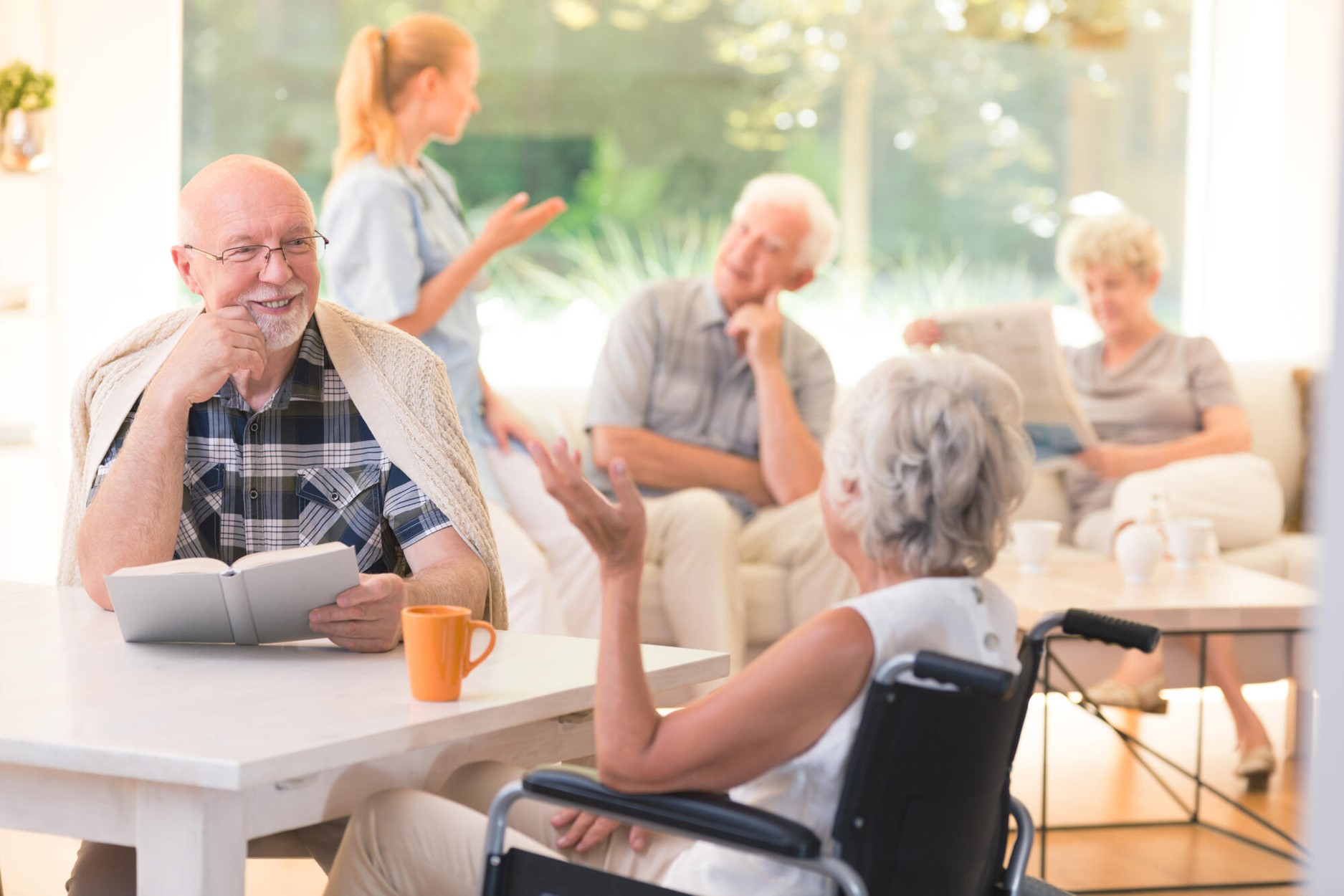 6 Features to Look for in Elderly Living Facilities for Old Grandpas