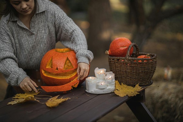 How to Create the Perfect Outdoor Halloween Setup for the Community