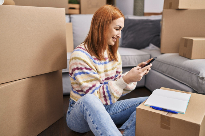 woman packing up boxes