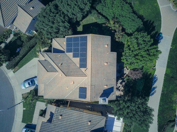 Learn how home solar panels can save you money, reduce energy bills, and lower your carbon footprint with this easy beginner’s guide to solar in 2024.